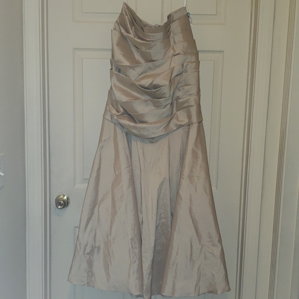 Dress - Picture 2 of 3